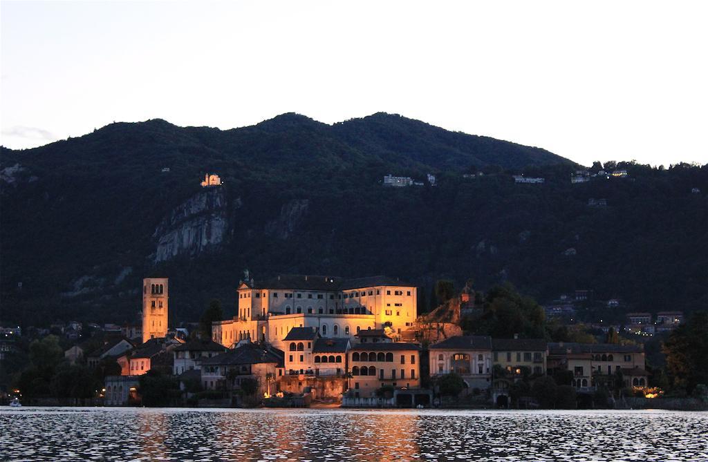 B&B Al Dom Orta San Giulio Rum bild